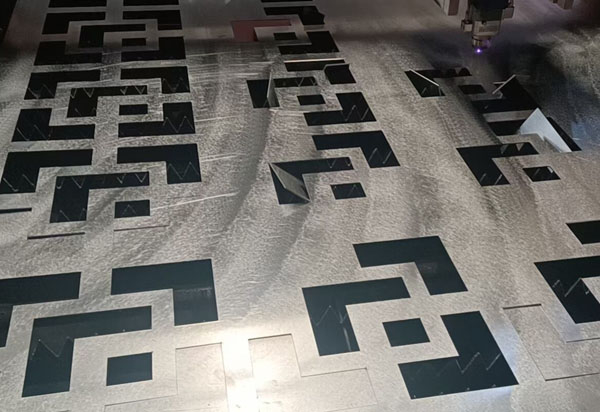 鋁單板空調(diào)罩對(duì)比